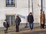 Wachten op tram in&nbsp;Lissabon